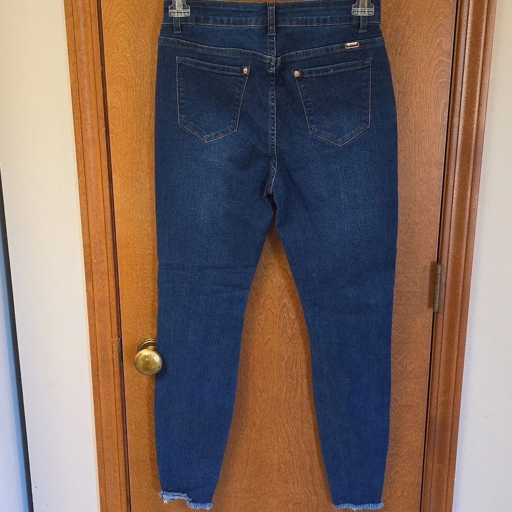 Distressed Skinny Jeans 13